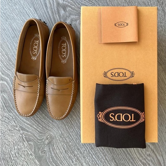 Tod’s Gommino Driving Loafers - like new - Picture 2 of 11